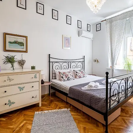 Aristocratic 2bdrm * Varna