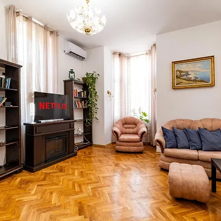 Aristocratic 2bdrm * Varna