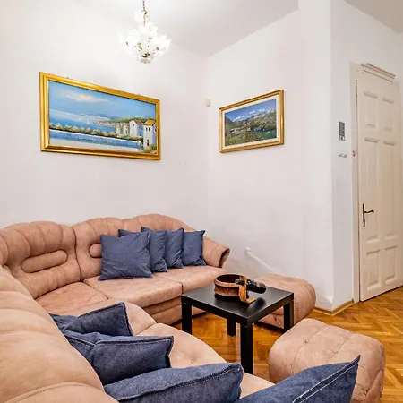 Apartmán Aristocratic 2bdrm Varna
