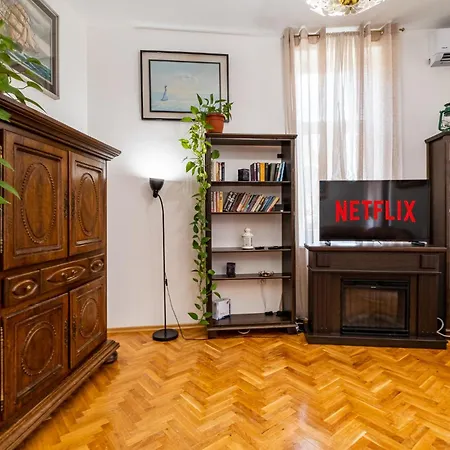 Aristocratic 2bdrm Apartmán *