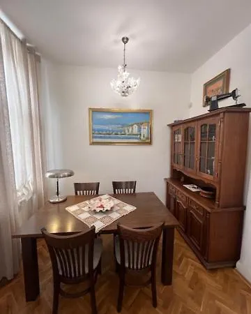 Aristocratic 2bdrm Apartmán *