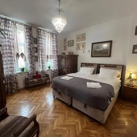 Aristocratic 2bdrm Apartmán