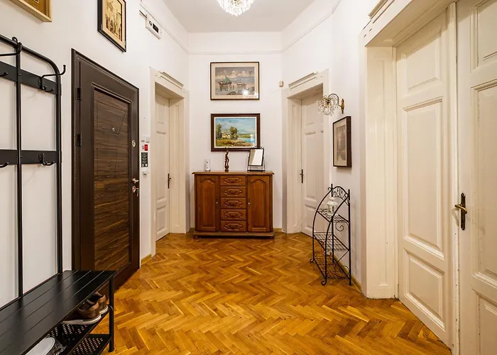 Aristocratic 2bdrm וארנה