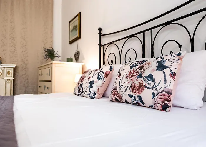 Aristocratic 2bdrm דירה וארנה