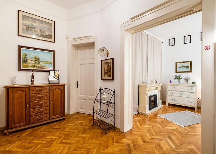 Aristocratic 2bdrm וארנה