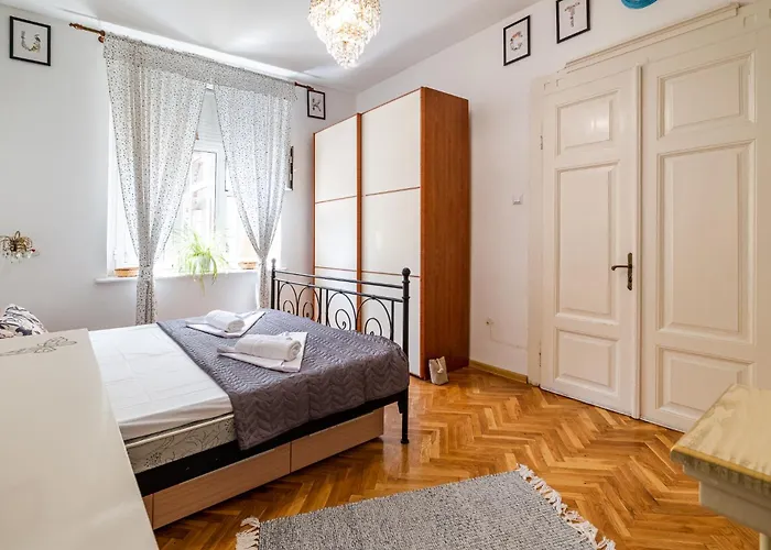 Aristocratic 2bdrm דירה