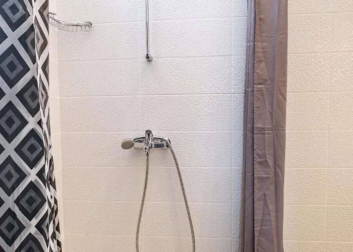 Aristocratic 2bdrm * וארנה