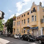 Aristocratic 2bdrm Lejlighed *