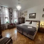 Aristocratic 2bdrm Lejlighed