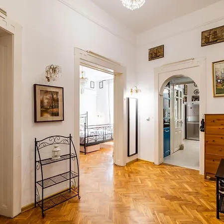 Aristocratic 2bdrm * וארנה