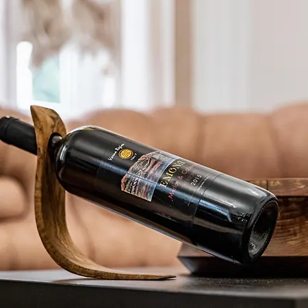 Aristocratic 2bdrm * וארנה