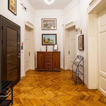 Aristocratic 2bdrm וארנה