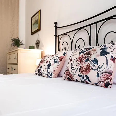 Aristocratic 2bdrm דירה וארנה