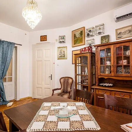 Aristocratic 2bdrm וארנה