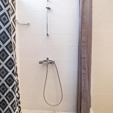 Aristocratic 2bdrm * וארנה