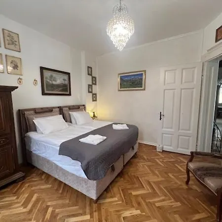Aristocratic 2bdrm Apartment Varna
