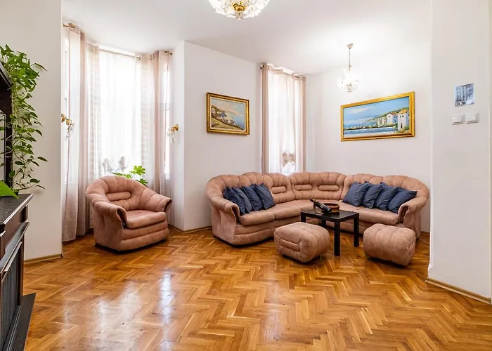 Aristocratic 2bdrm Daire Varna