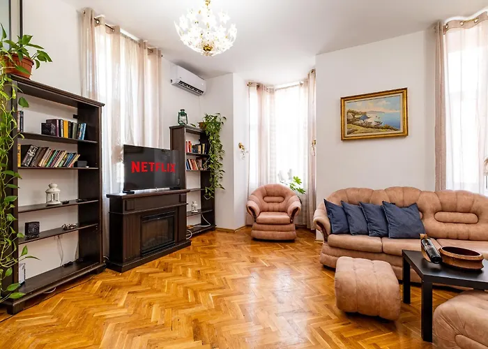 Aristocratic 2bdrm * Varna