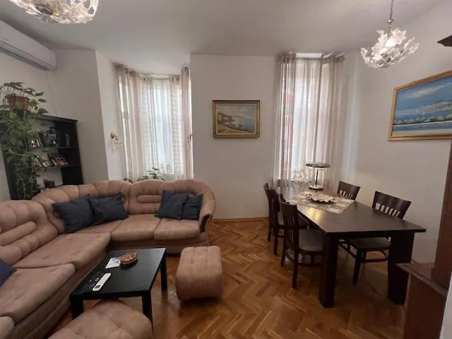 Aristocratic 2bdrm Daire